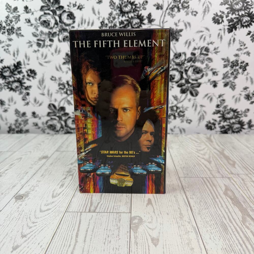 The Fifth Element VHS Milla Jovovich Bruce Willis (1997)